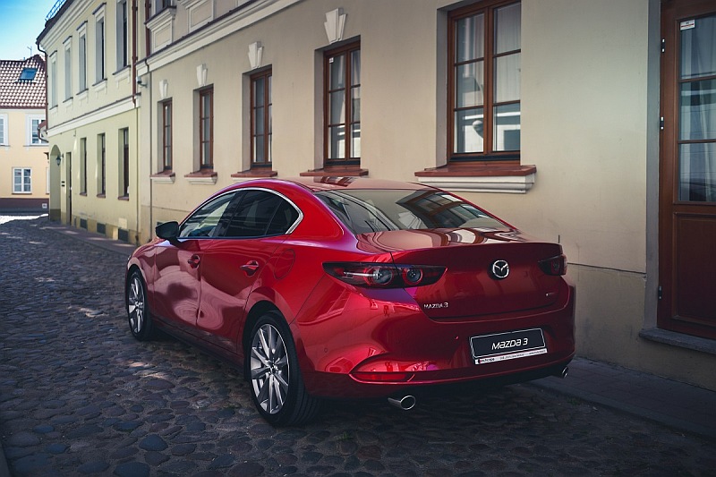 Atvyko naujasis Mazda3 sedanas